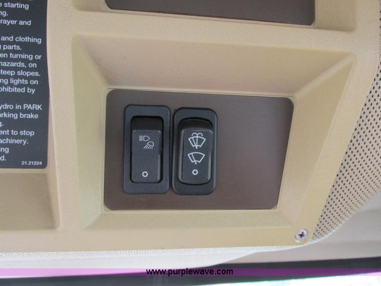 image for item A8731 2004 Miller Nitro 2200T self-propelled sprayer