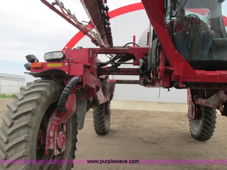 image for item A8731 2004 Miller Nitro 2200T self-propelled sprayer