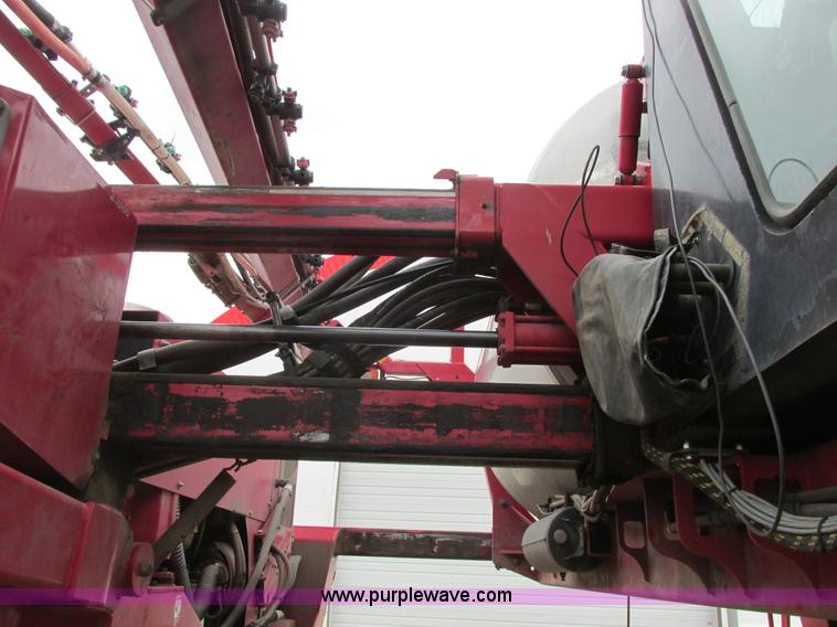 image for item A8731 2004 Miller Nitro 2200T self-propelled sprayer