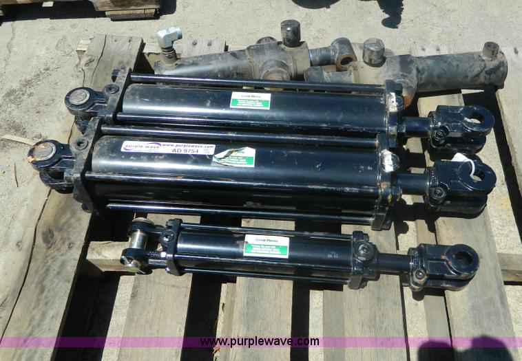 image for item AD9754 (5) assorted hydraulic cylinders