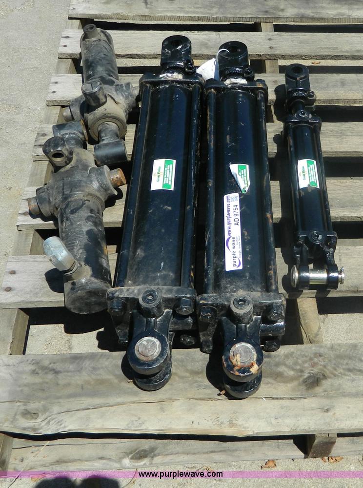 image for item AD9754 (5) assorted hydraulic cylinders