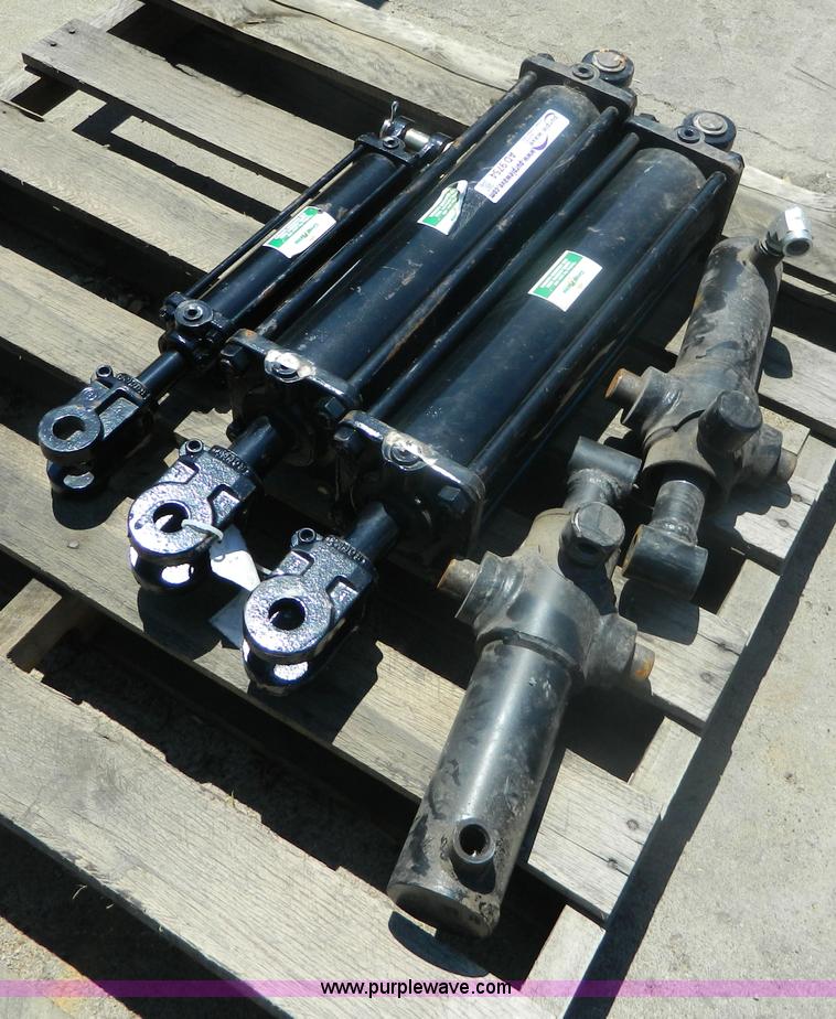 image for item AD9754 (5) assorted hydraulic cylinders