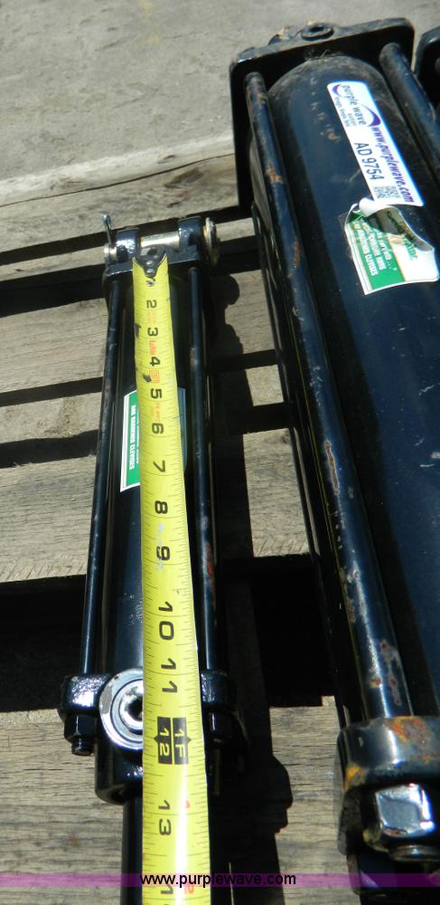 image for item AD9754 (5) assorted hydraulic cylinders