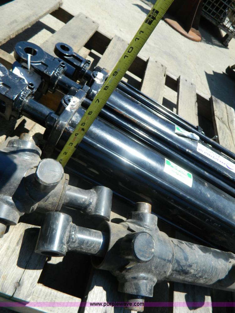 image for item AD9754 (5) assorted hydraulic cylinders