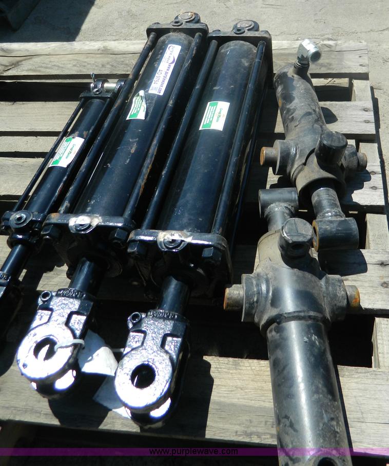 image for item AD9754 (5) assorted hydraulic cylinders