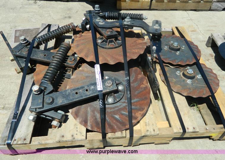 image for item AD9758 (4) coulter blade mounts