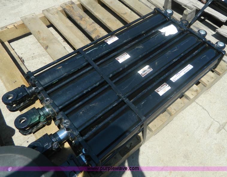 image for item AD9764 (4) hydraulic cylinders