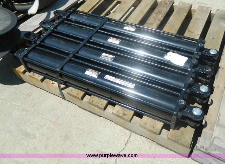 image for item AD9764 (4) hydraulic cylinders