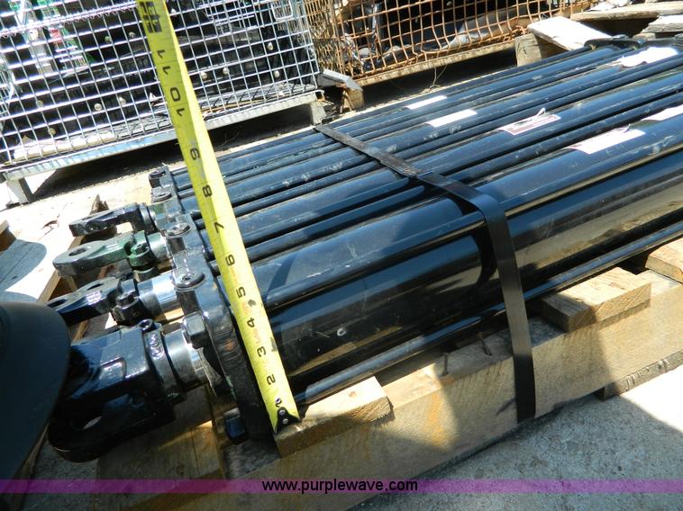 image for item AD9764 (4) hydraulic cylinders