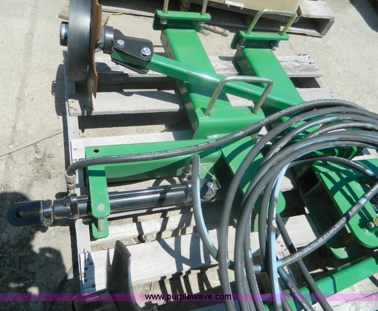 image for item AD9774 (2) hydraulic folding markers