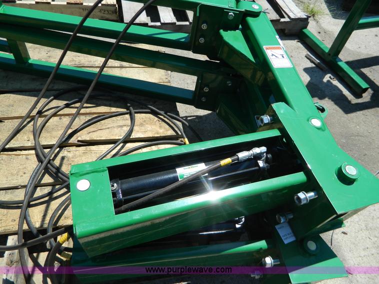 image for item AD9775 (2) hydraulic folding markers