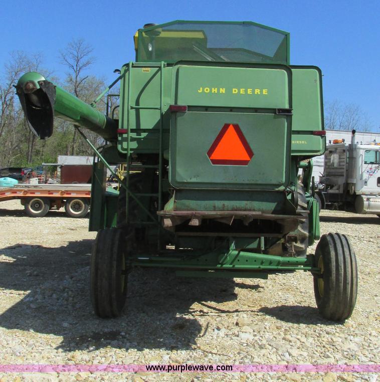 image for item AN9079 1977 John Deere 4400 combine
