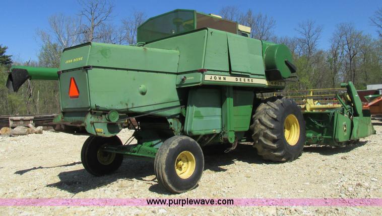 image for item AN9079 1977 John Deere 4400 combine