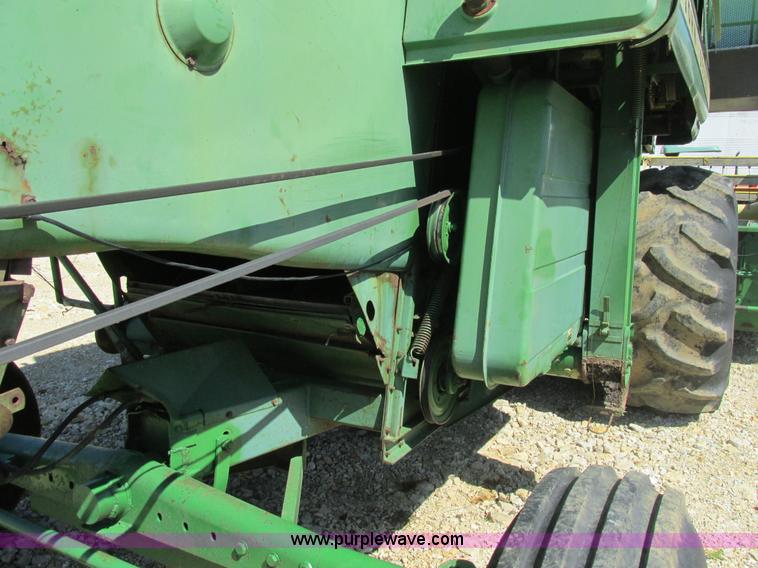 image for item AN9079 1977 John Deere 4400 combine