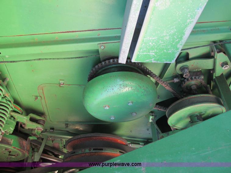 image for item AN9079 1977 John Deere 4400 combine