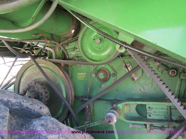 image for item AN9079 1977 John Deere 4400 combine