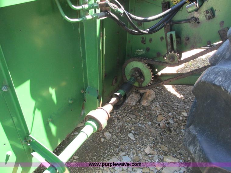 image for item AN9079 1977 John Deere 4400 combine