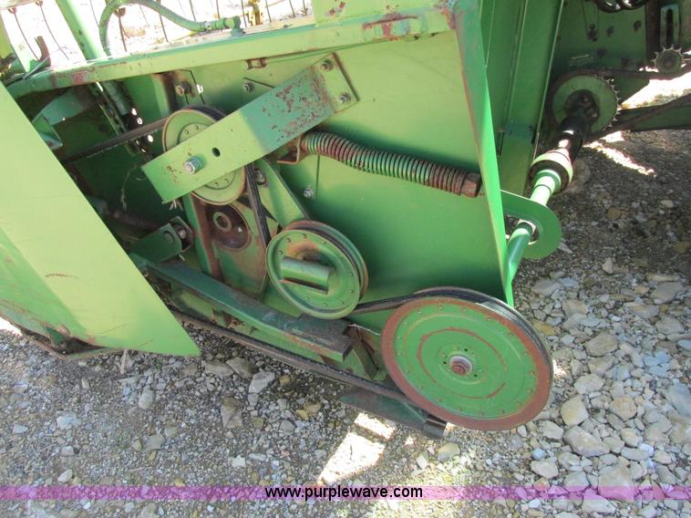 image for item AN9079 1977 John Deere 4400 combine