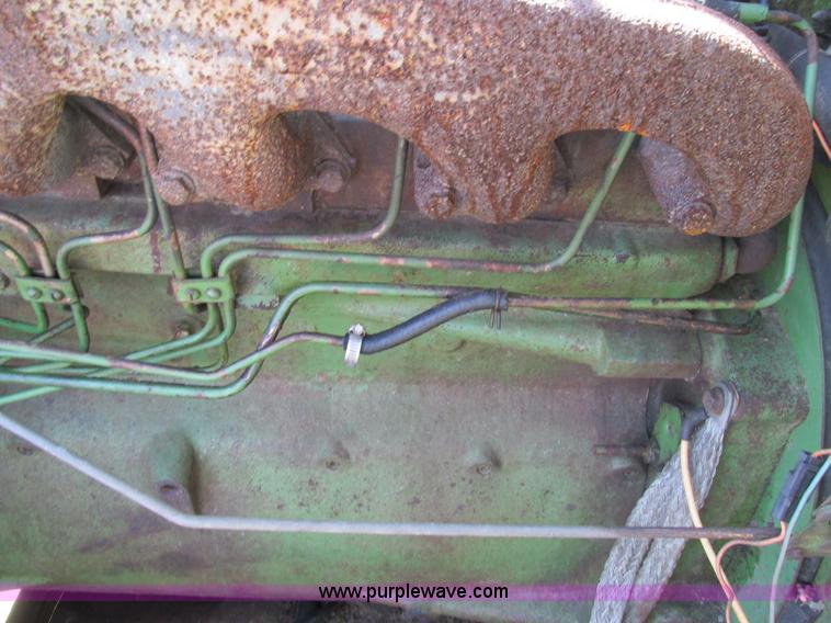 image for item AN9079 1977 John Deere 4400 combine