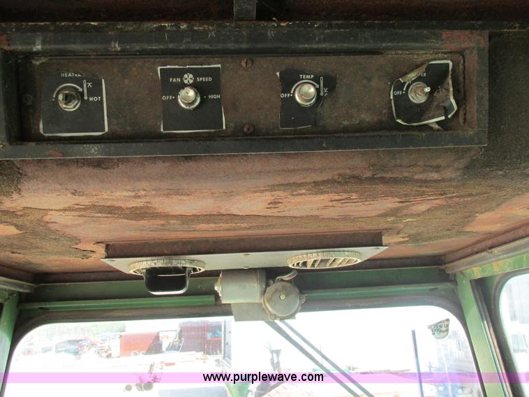 image for item AN9079 1977 John Deere 4400 combine