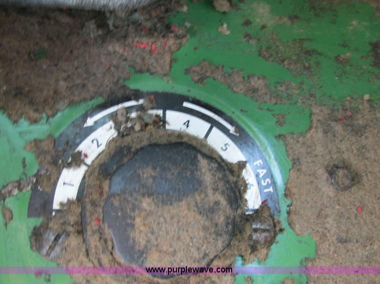 image for item AN9079 1977 John Deere 4400 combine