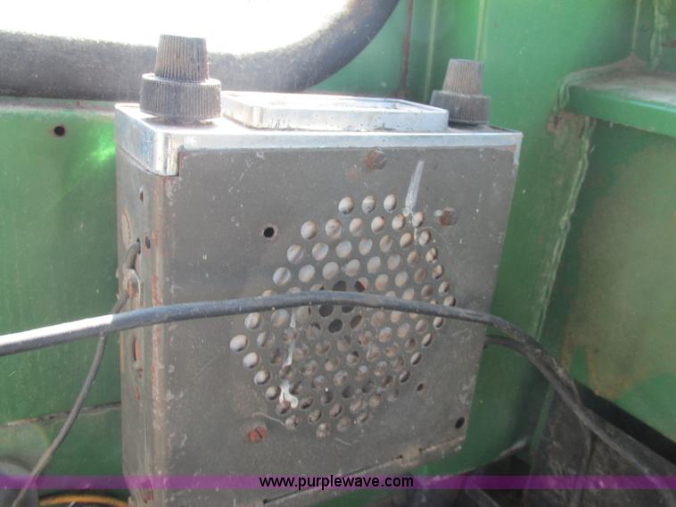 image for item AN9079 1977 John Deere 4400 combine