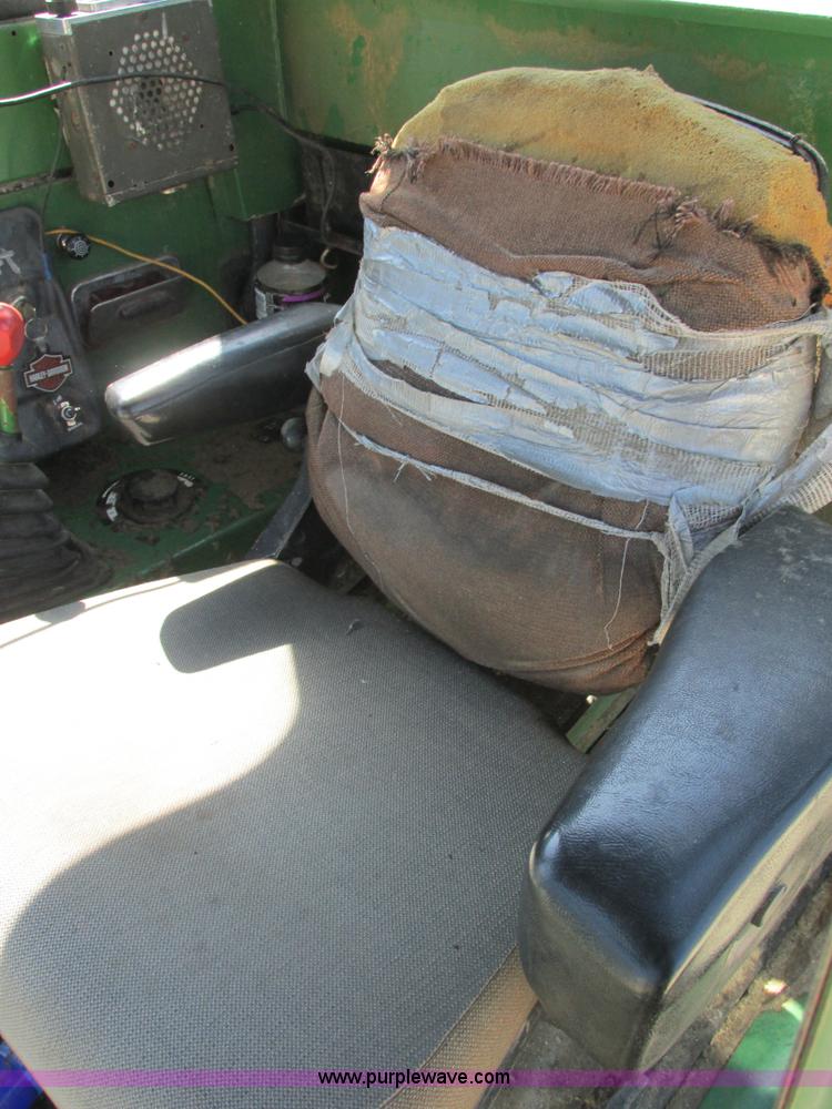 image for item AN9079 1977 John Deere 4400 combine