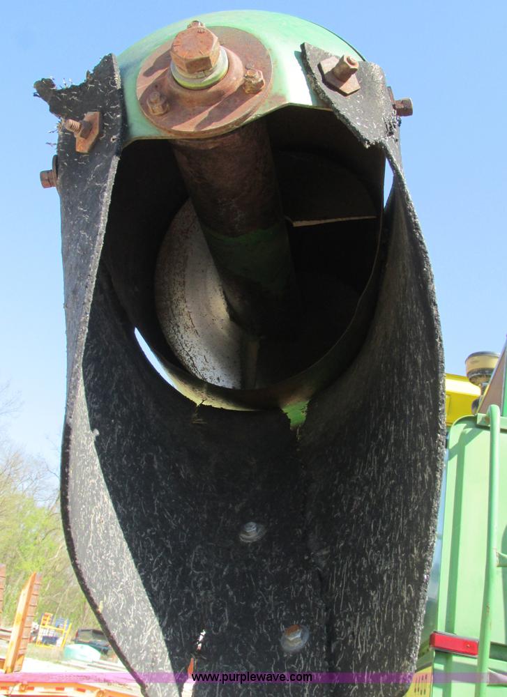 image for item AN9079 1977 John Deere 4400 combine