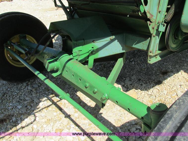 image for item AN9079 1977 John Deere 4400 combine