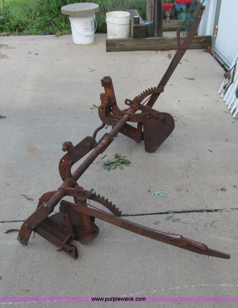 image for item E4914 Allis Chalmers C tractor