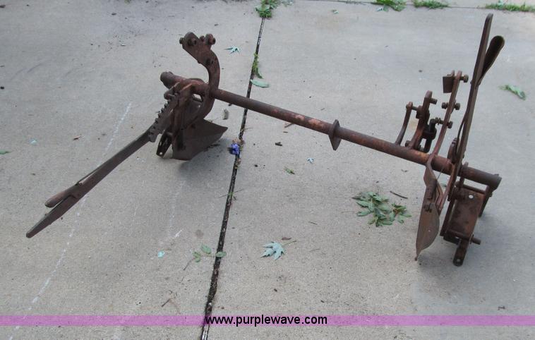 image for item E4914 Allis Chalmers C tractor