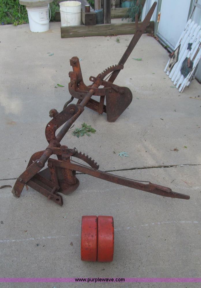 image for item E4914 Allis Chalmers C tractor