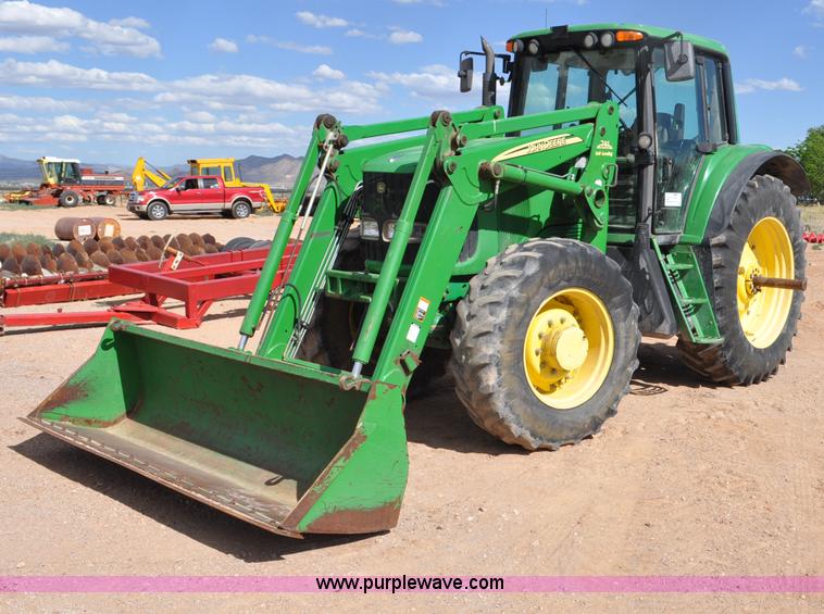 image for item F2024 2003 John Deere 7520 MFWD tractor