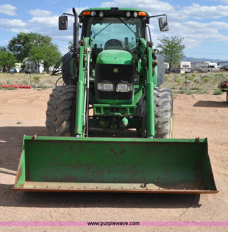 image for item F2024 2003 John Deere 7520 MFWD tractor