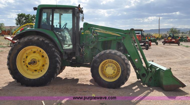 image for item F2024 2003 John Deere 7520 MFWD tractor