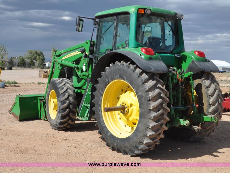 image for item F2024 2003 John Deere 7520 MFWD tractor