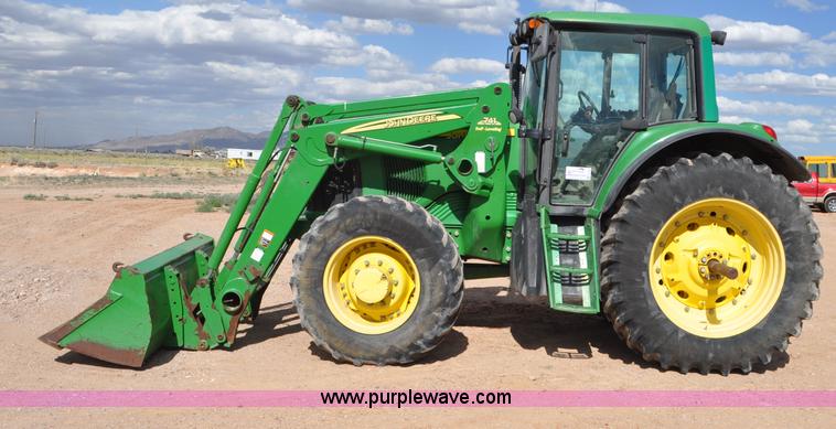 image for item F2024 2003 John Deere 7520 MFWD tractor