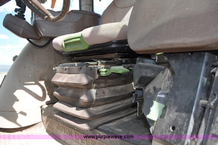 image for item F2024 2003 John Deere 7520 MFWD tractor