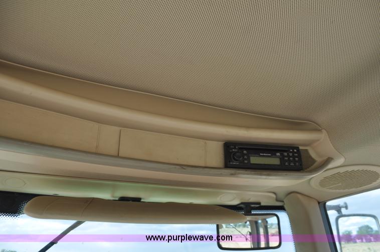 image for item F2024 2003 John Deere 7520 MFWD tractor