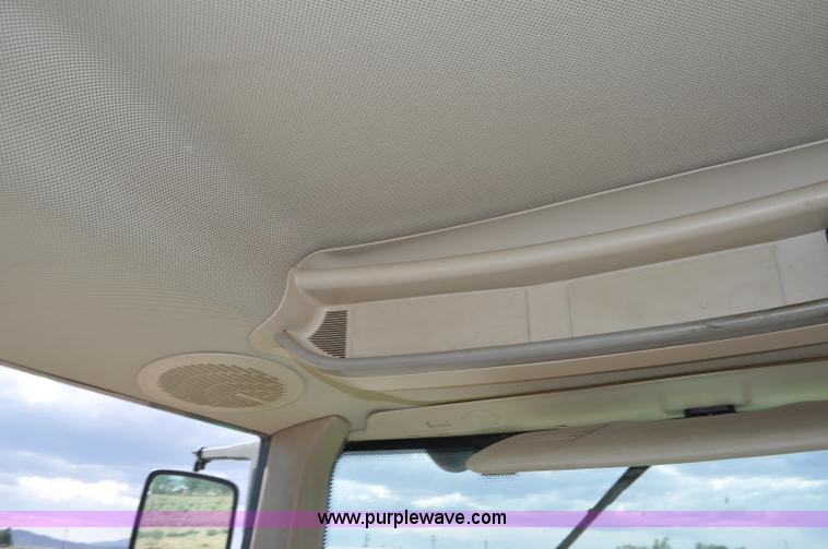 image for item F2024 2003 John Deere 7520 MFWD tractor