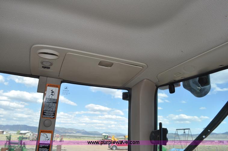 image for item F2024 2003 John Deere 7520 MFWD tractor