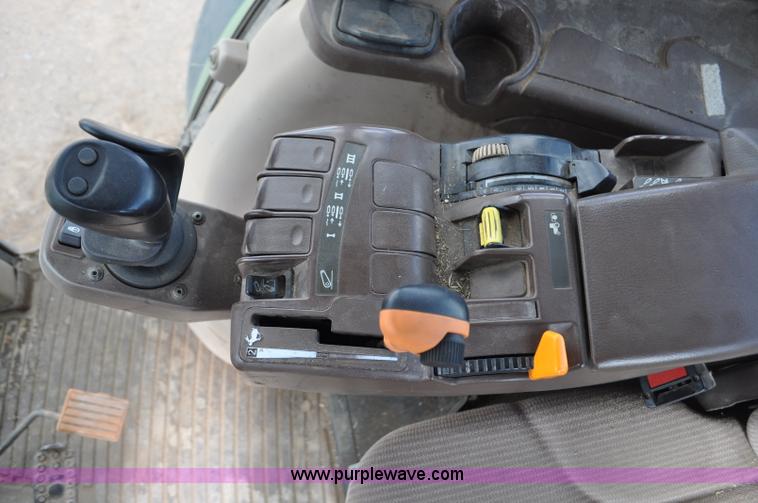 image for item F2024 2003 John Deere 7520 MFWD tractor