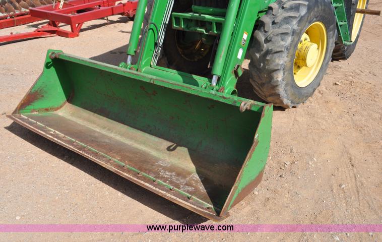 image for item F2024 2003 John Deere 7520 MFWD tractor