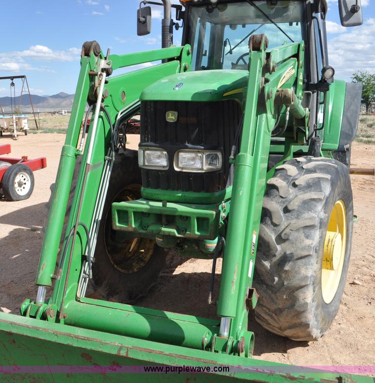 image for item F2024 2003 John Deere 7520 MFWD tractor