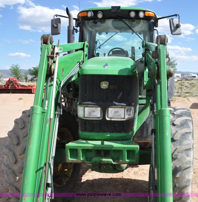 image for item F2024 2003 John Deere 7520 MFWD tractor