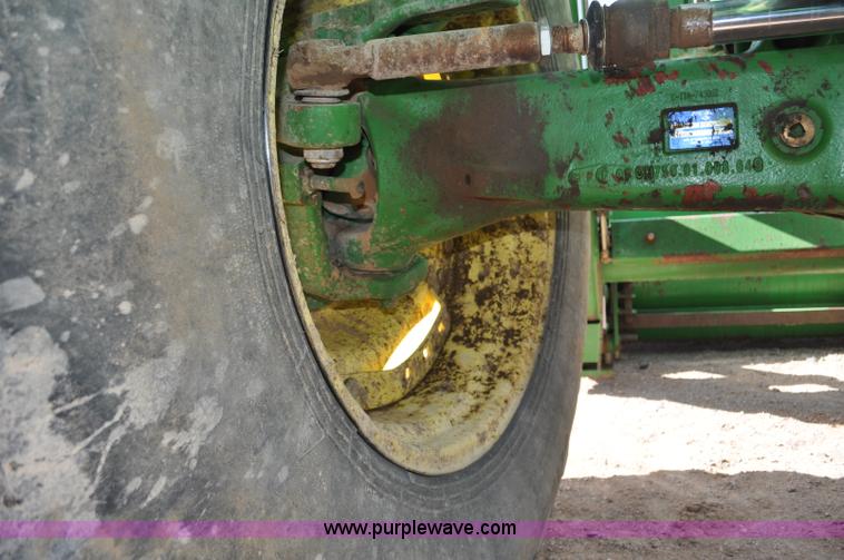 image for item F2024 2003 John Deere 7520 MFWD tractor