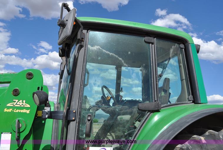 image for item F2024 2003 John Deere 7520 MFWD tractor