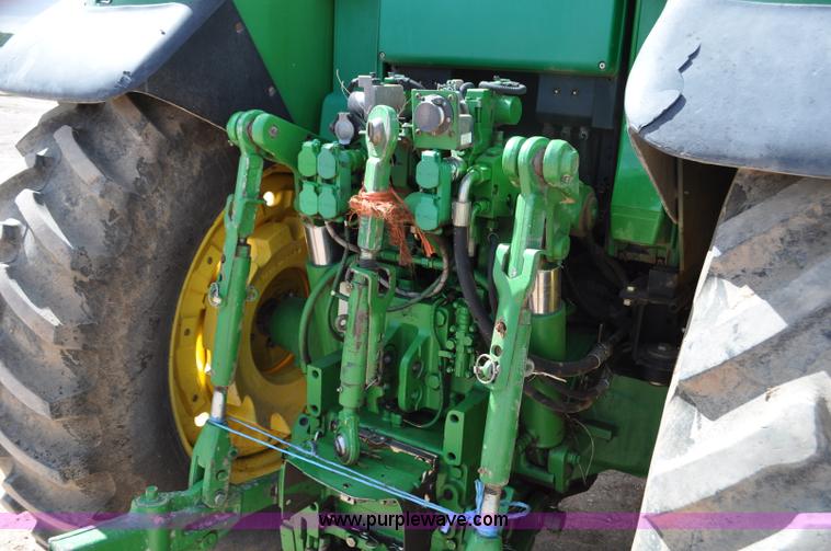 image for item F2024 2003 John Deere 7520 MFWD tractor