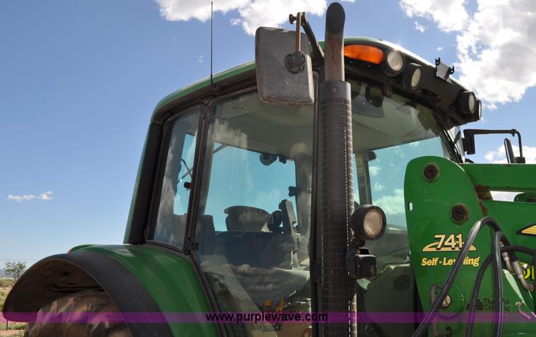 image for item F2024 2003 John Deere 7520 MFWD tractor