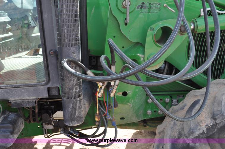 image for item F2024 2003 John Deere 7520 MFWD tractor